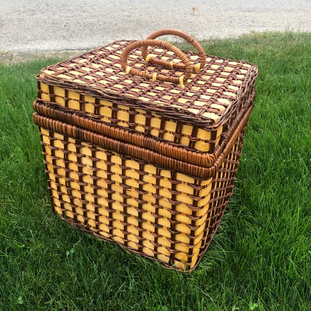 Square picnic basket